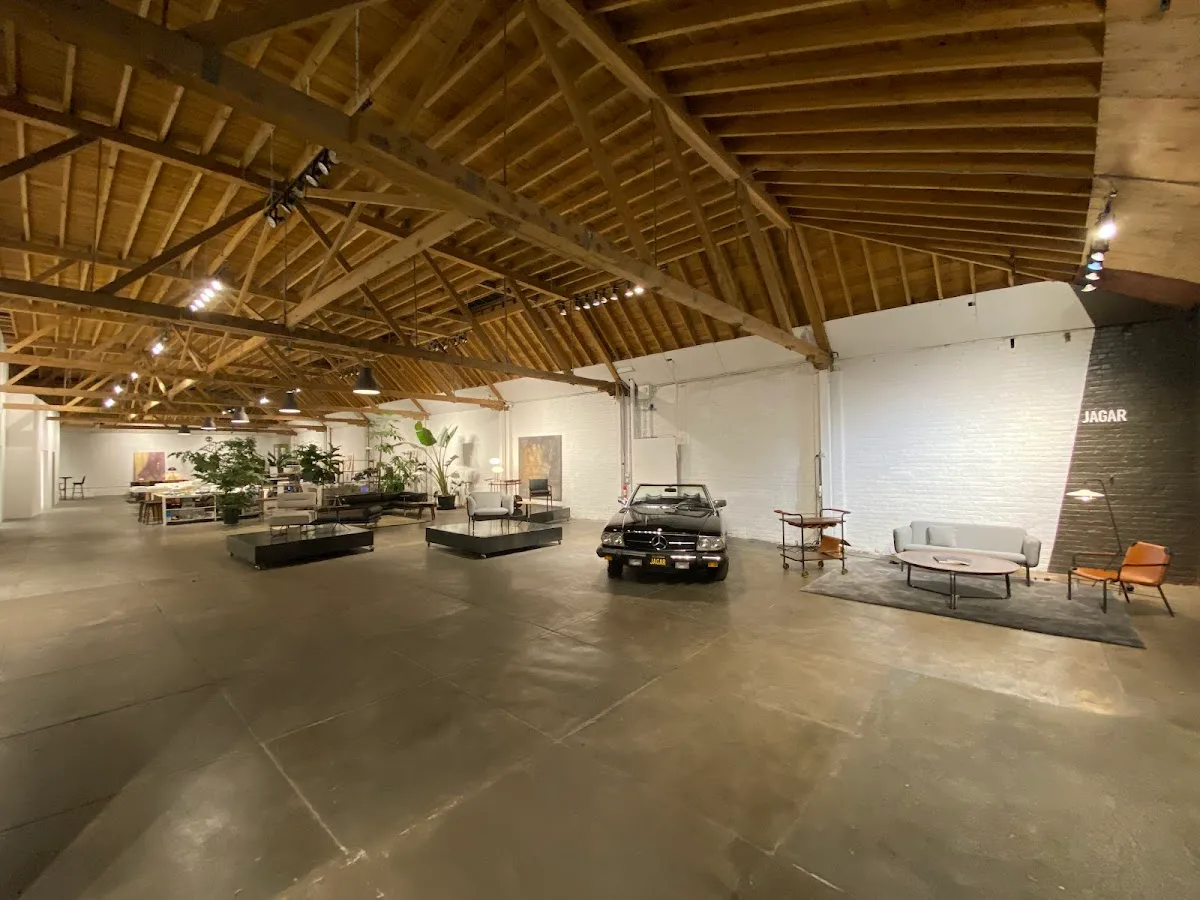 JAGARHAUS // ART & DESIGN GALLERY AND SHOWROOM