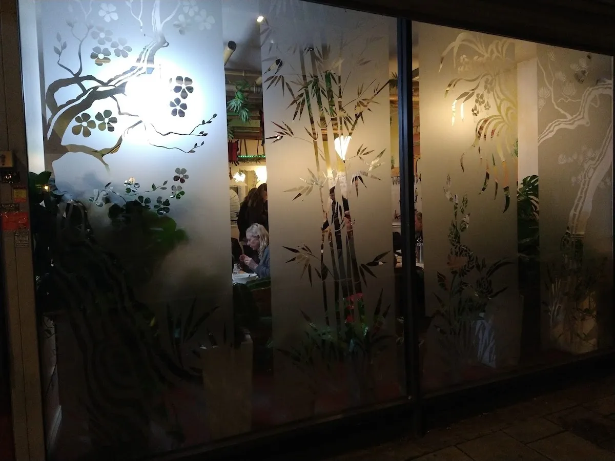 Tre Viet Mare Street