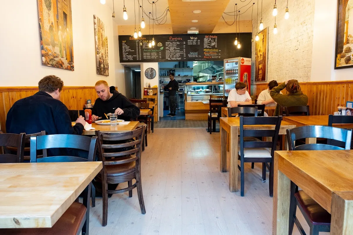 Leo's Cafe