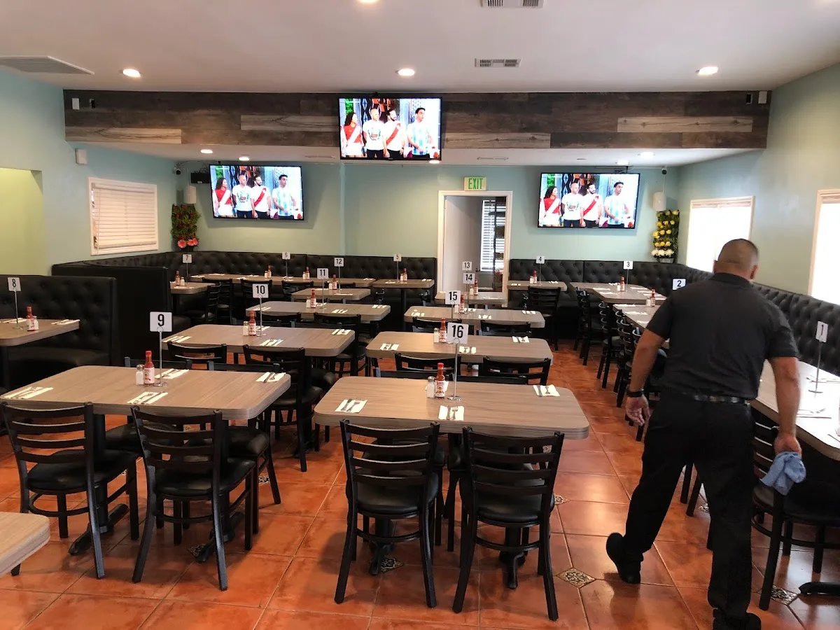 Lalos Mariscos Seafood, Mexican and Italian Cusine