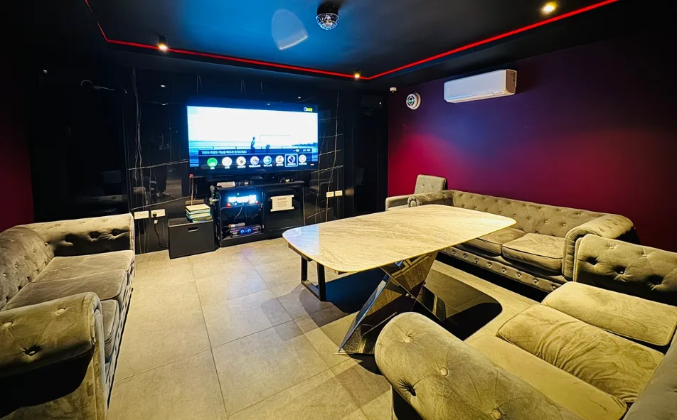 HANJAN Bar & Karaoke (한잔 노래방)