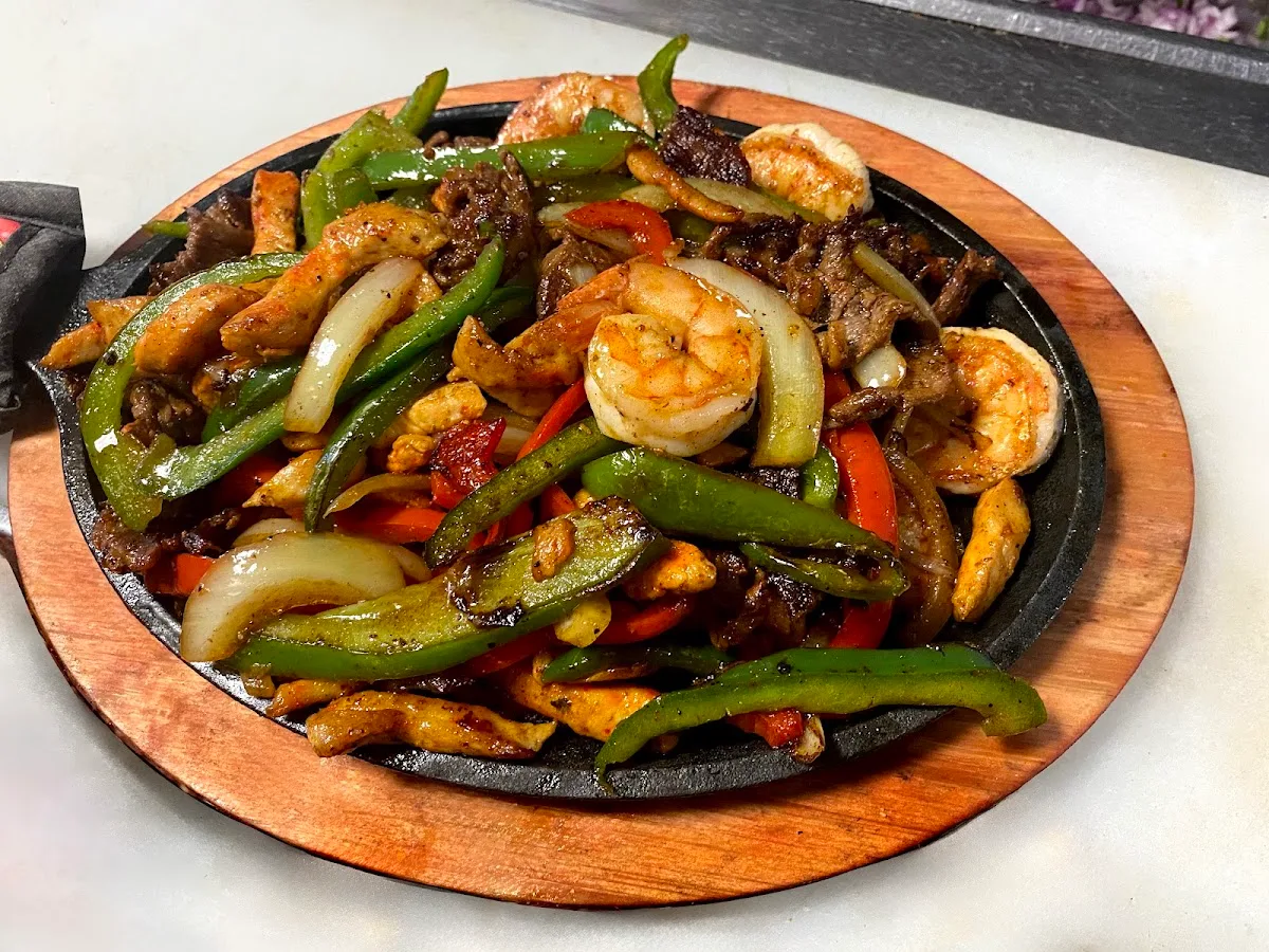 El Nuevo Puerto Mariscos & Grill