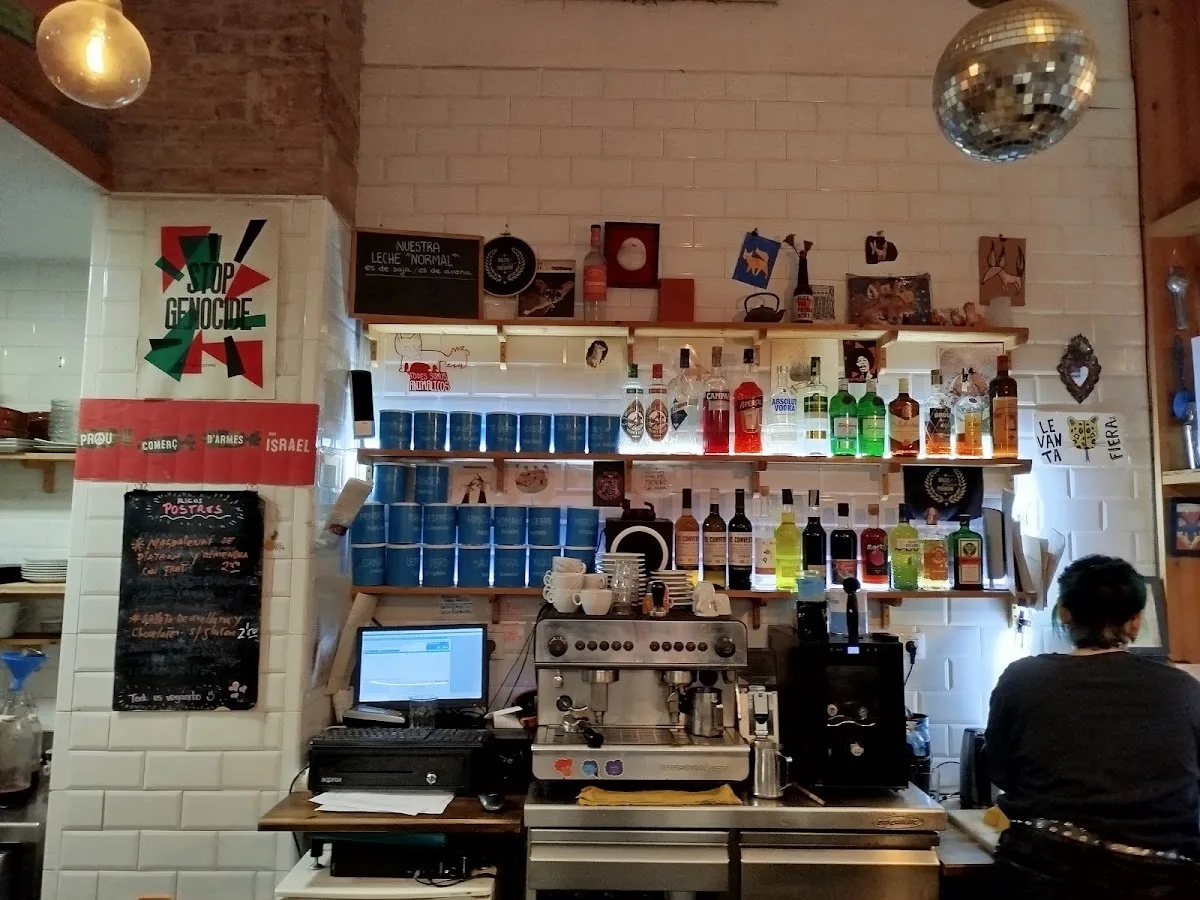 La Raposa. Bar vegà & Llibreria