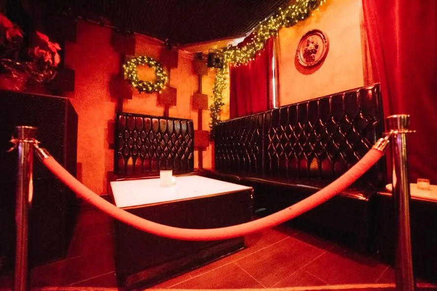 Bar 13