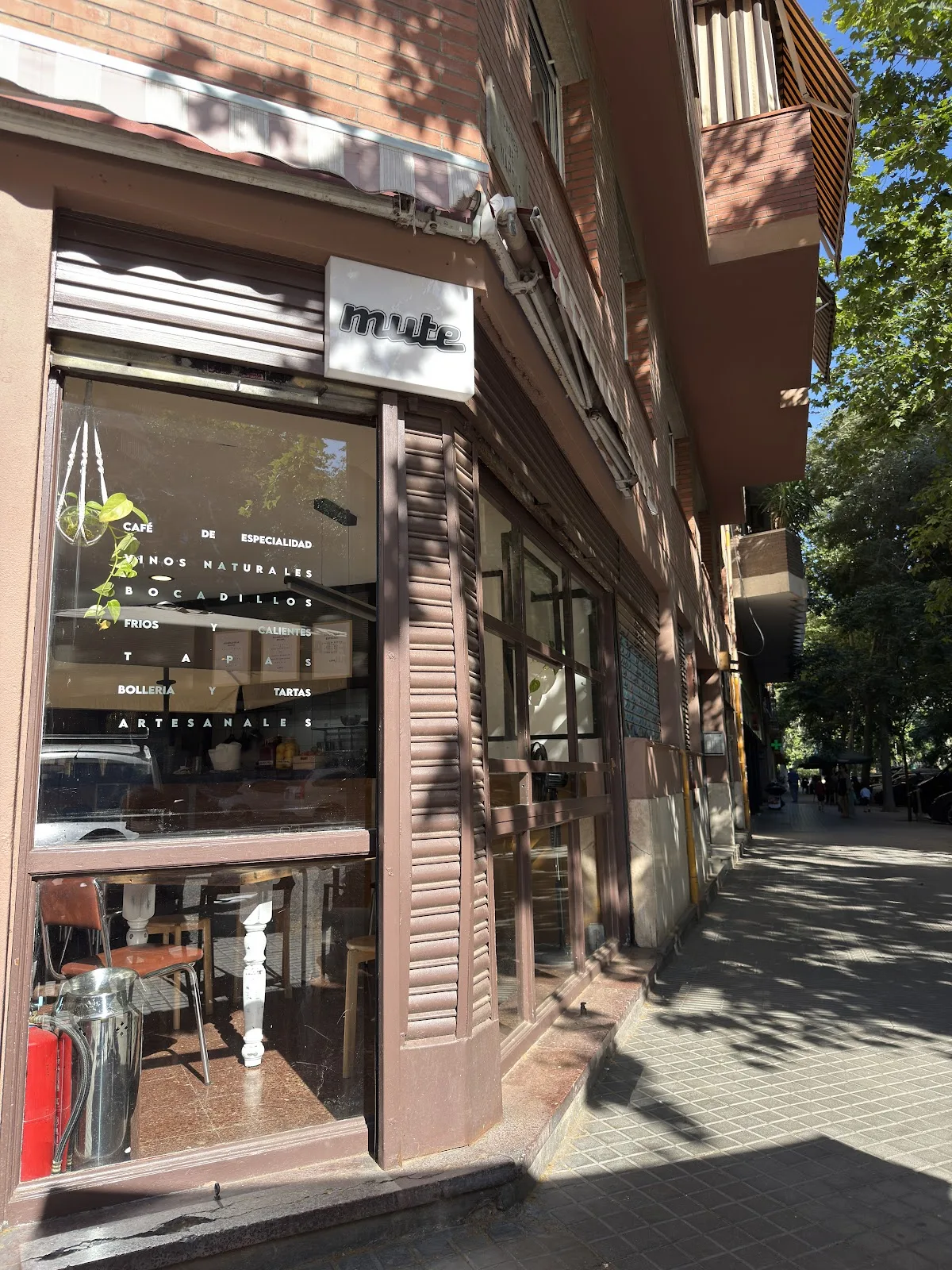 Mute Cafeteria