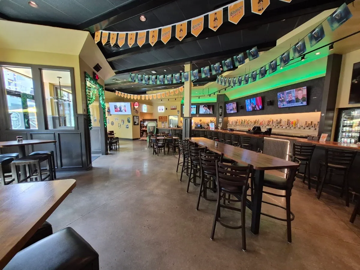 The Pub - Triangle