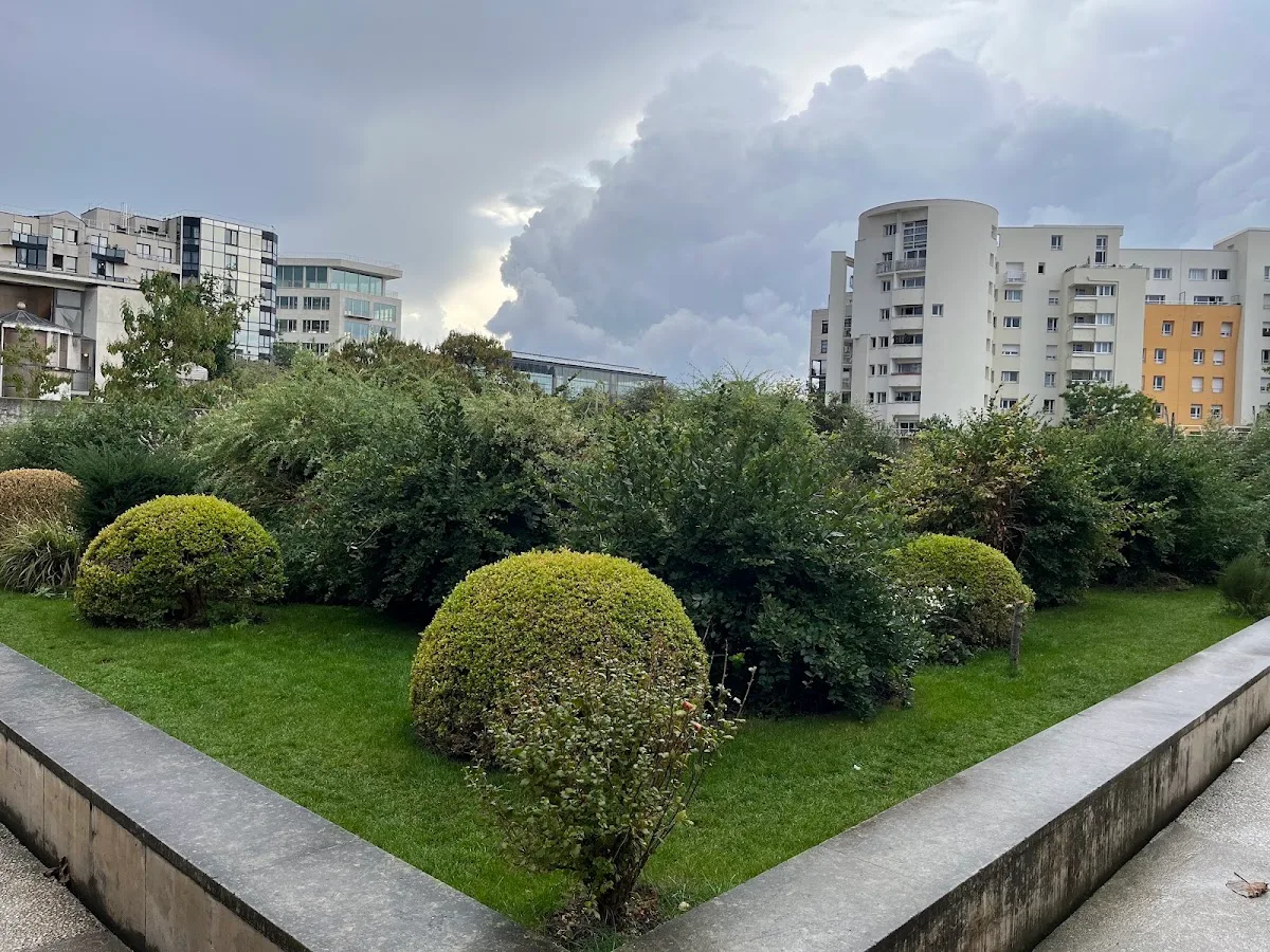 Jardin Caroline Aigle et Carré Blanc