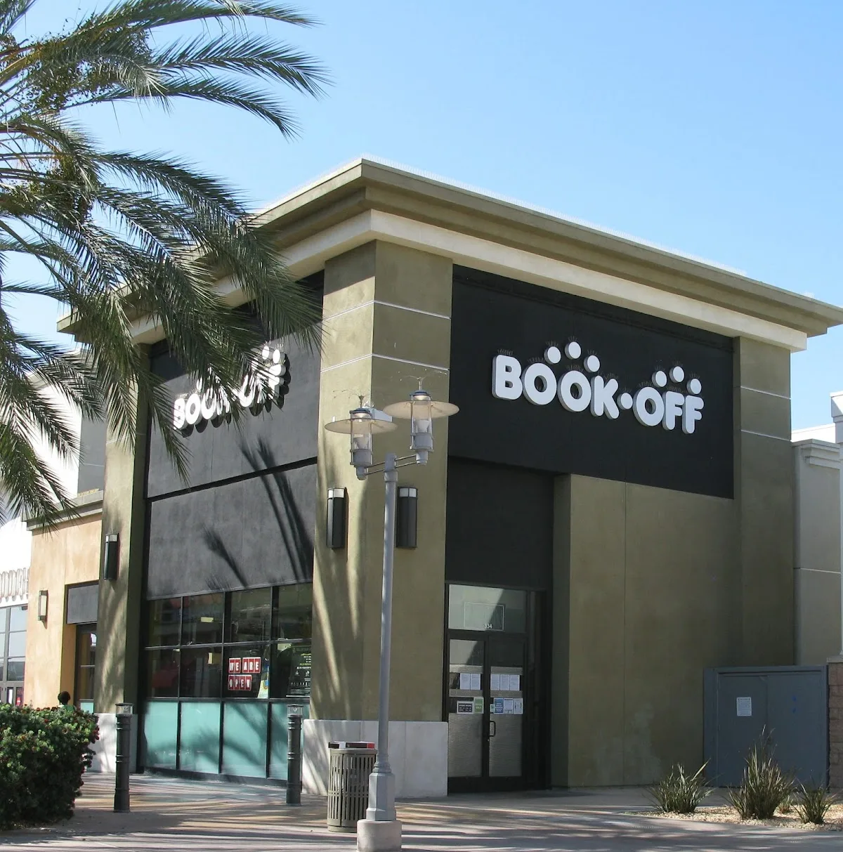 BOOKOFF Lakewood Center Mall
