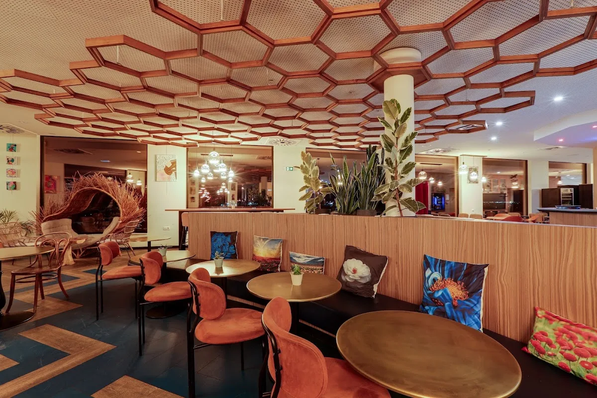 Station M by Maison Montmartre
