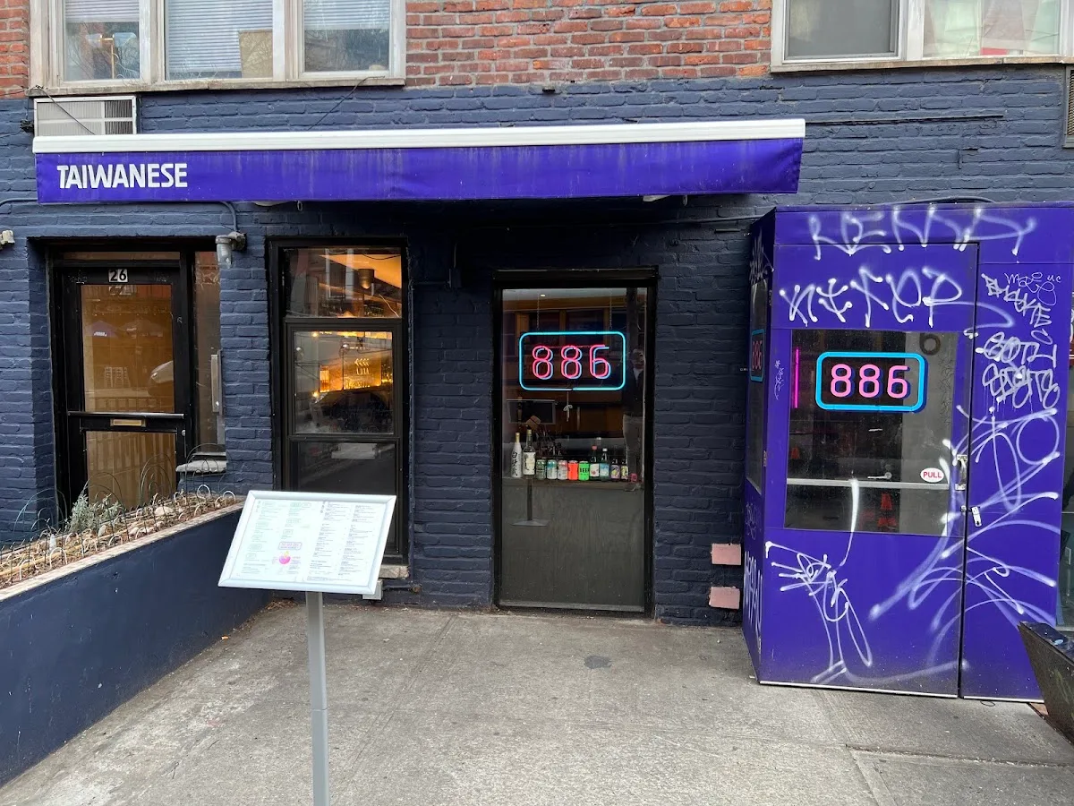 886
