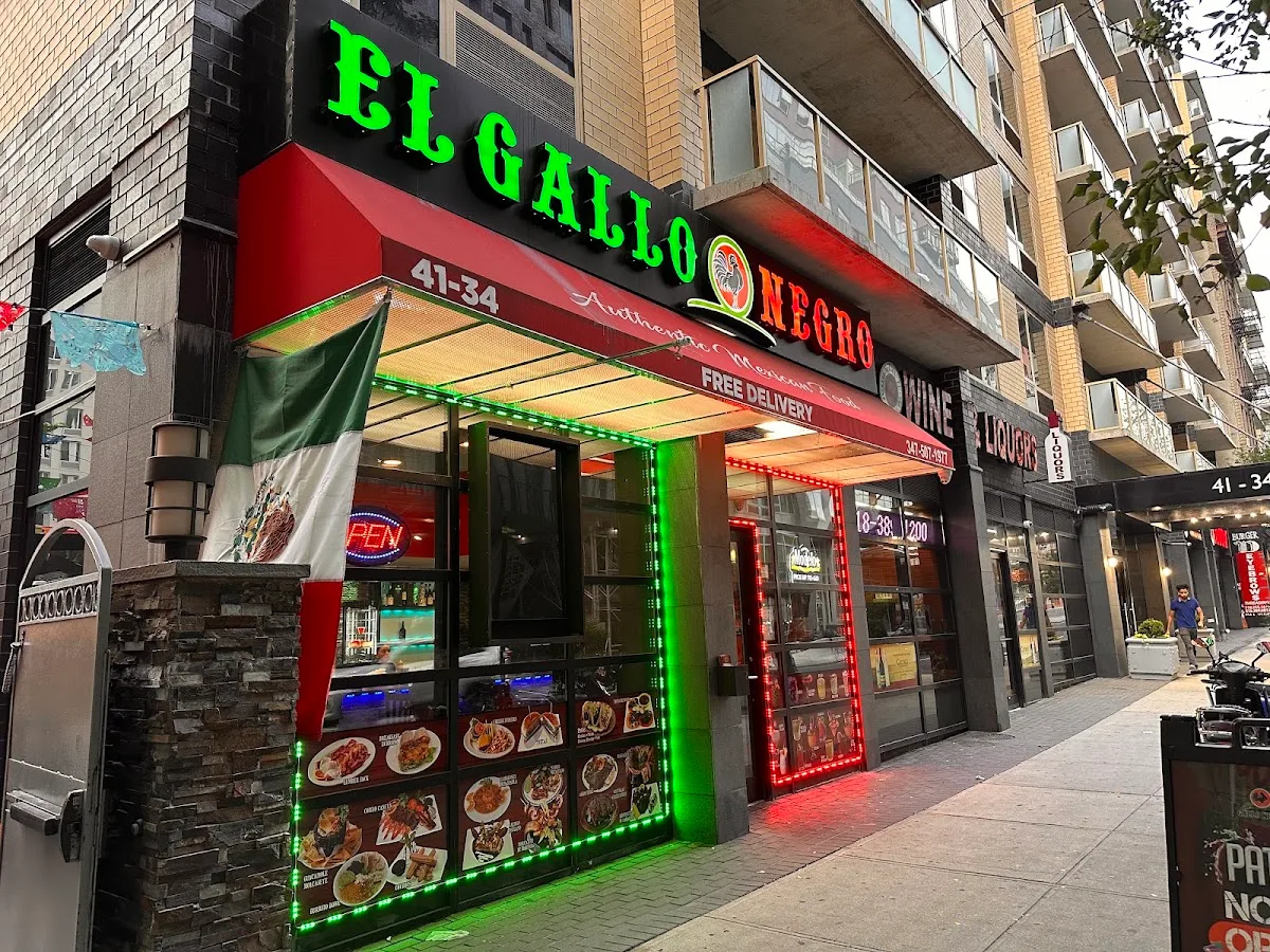 El Gallo Negro 3 LIC
