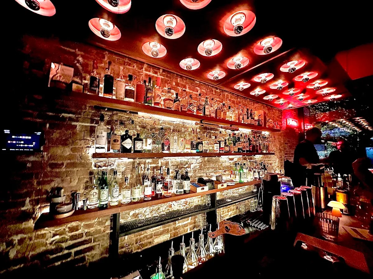 Bar Contra