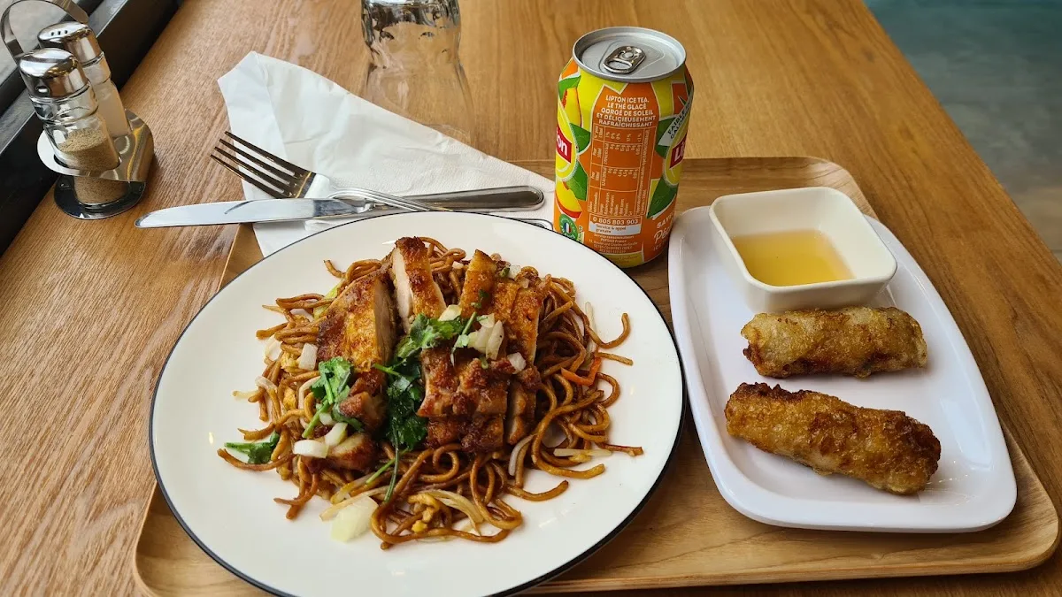 Aux Lilas Delights