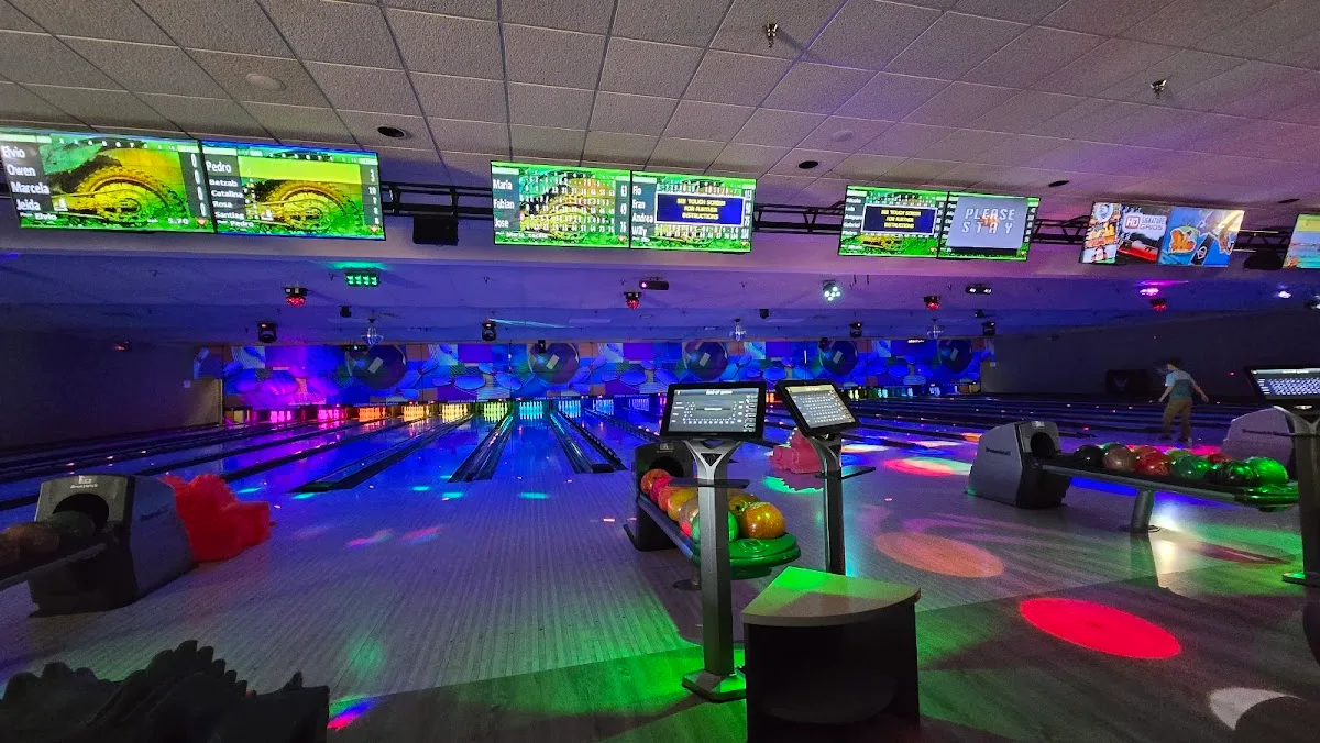 Fort Myer Bowling Center🎳
