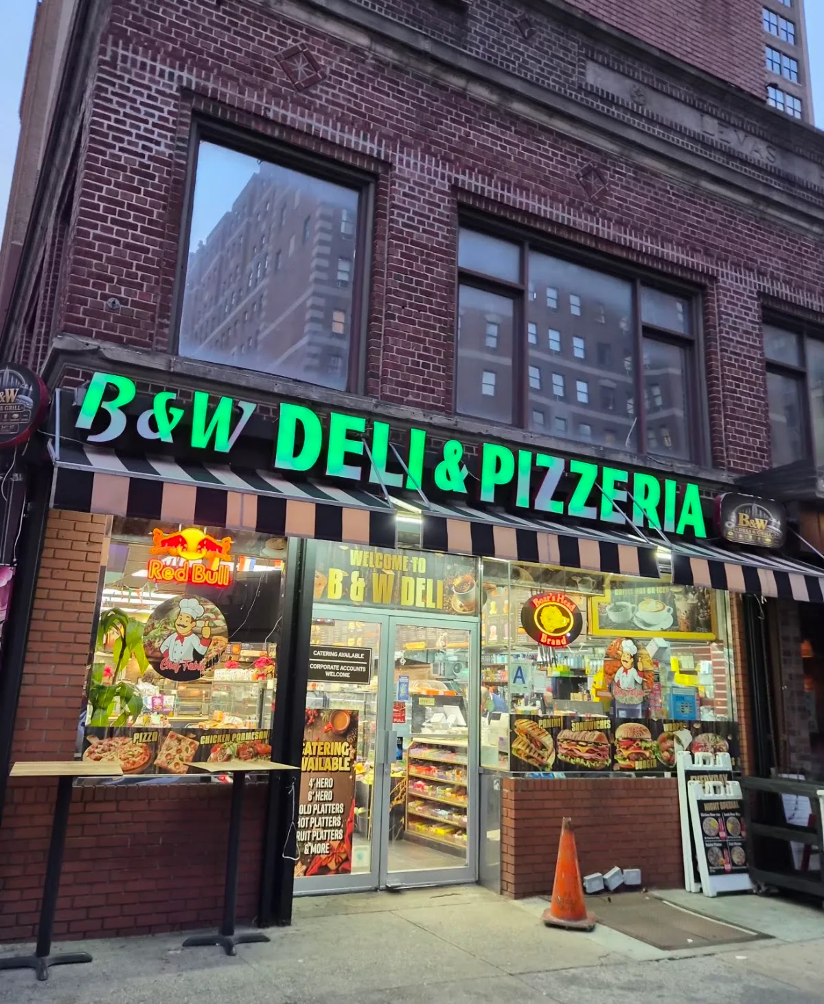 B&W Deli and Pizzeria