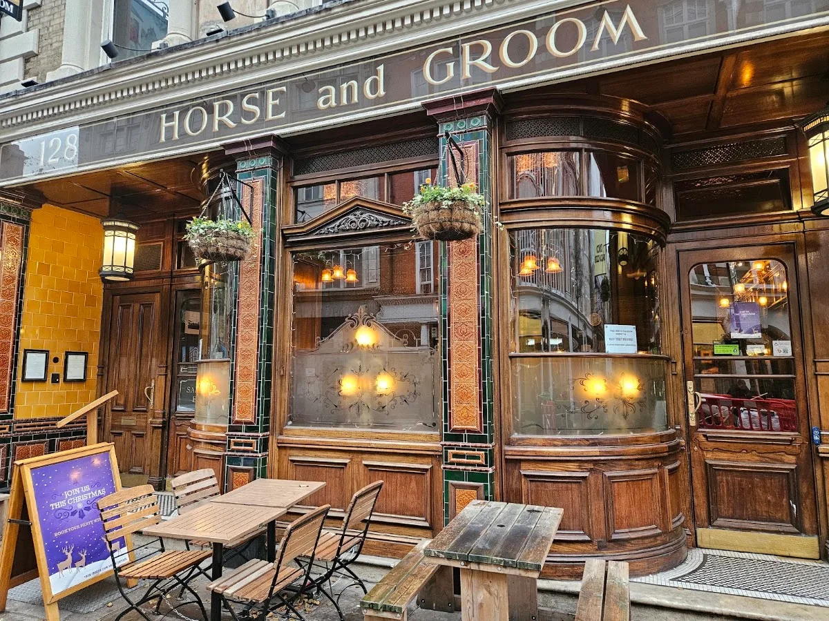 Horse & Groom