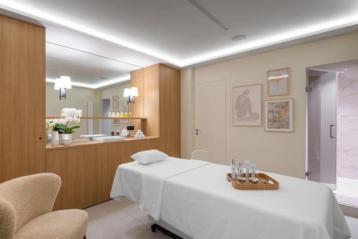 Spa Black Door