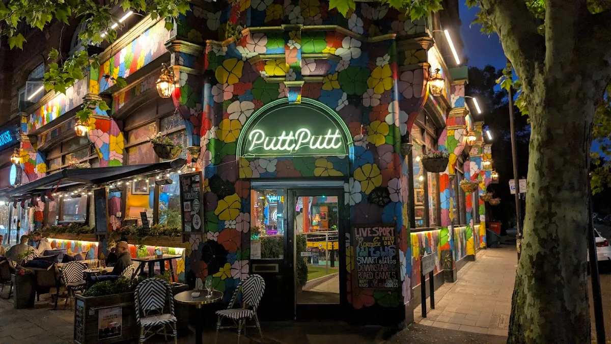Putt Putt Karaoke Bar