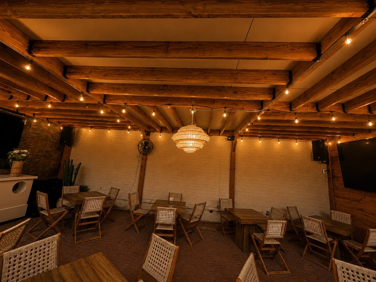 Whitexicans Restaurant & Bar