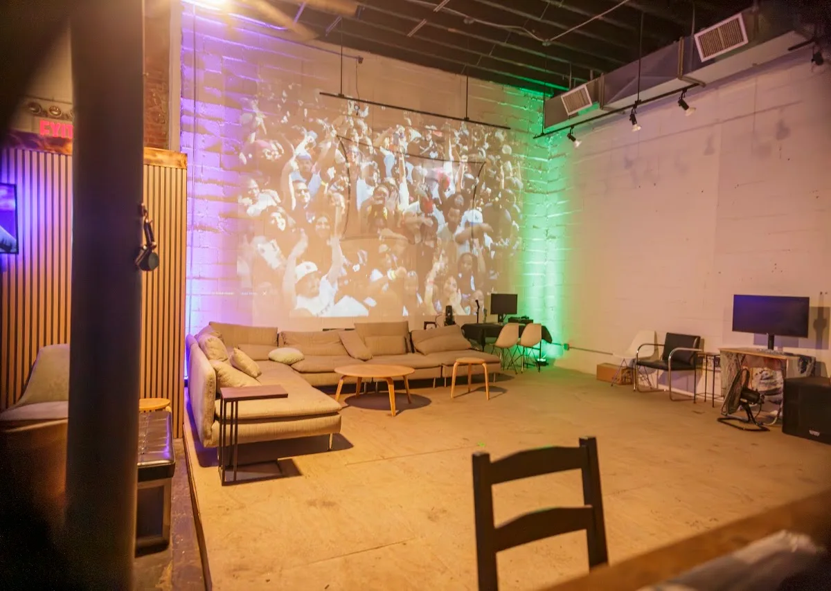 Abstrakt Studio and Gallery