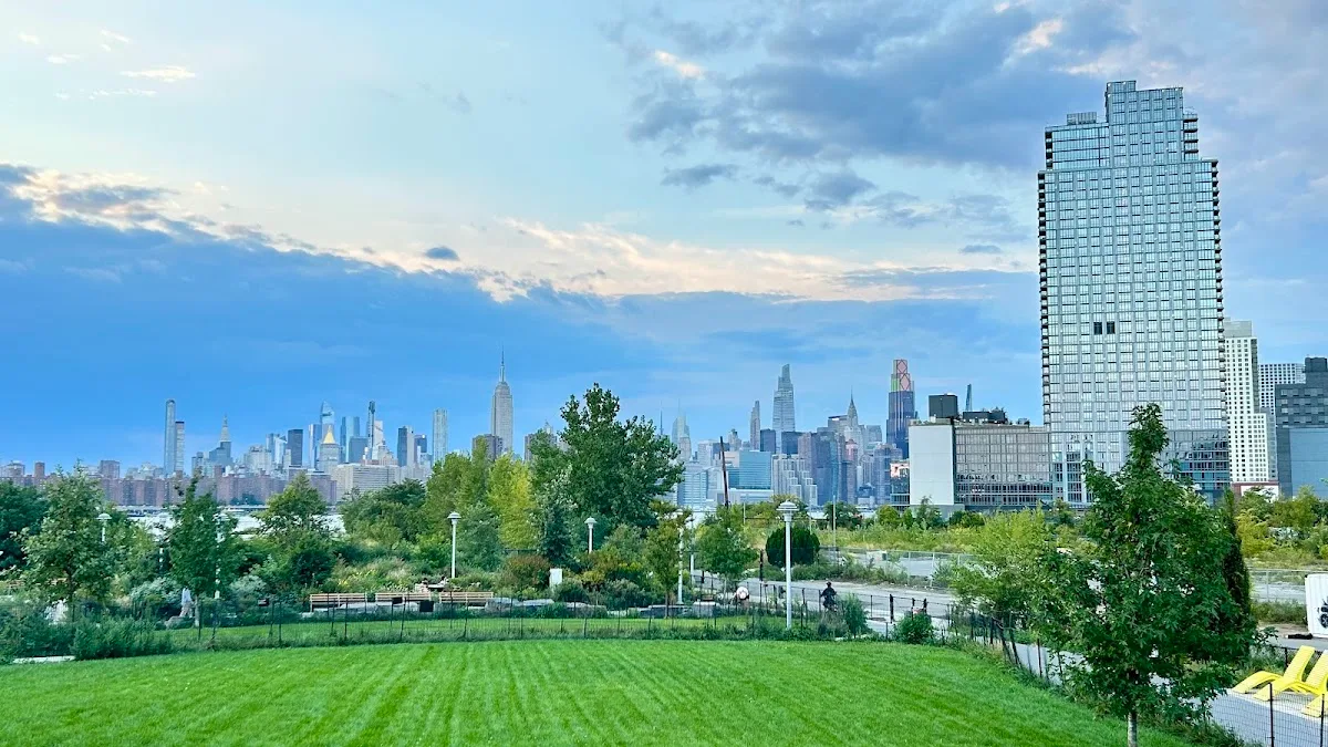 50 Kent - Bushwick Inlet Park