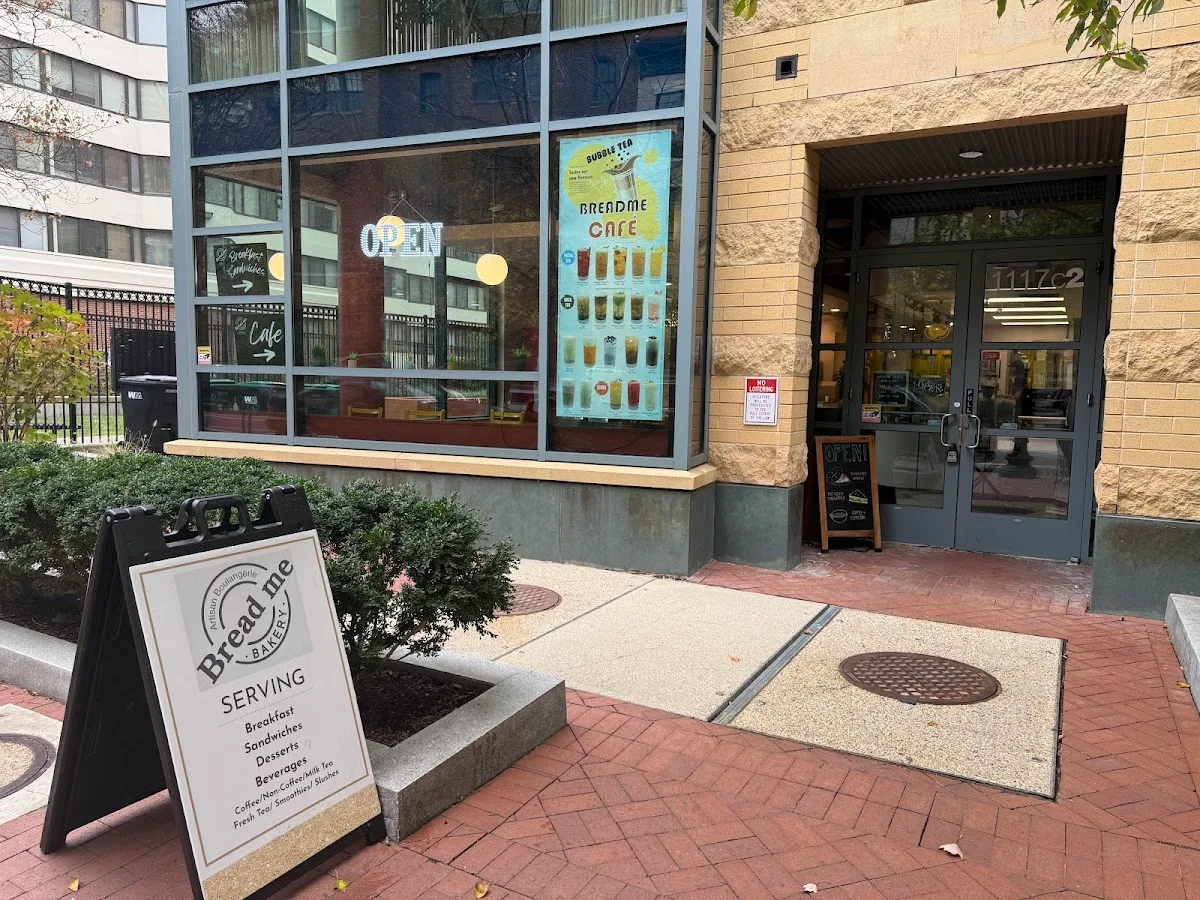 Bread Me Cafe - Smoothie & Bubble Tea