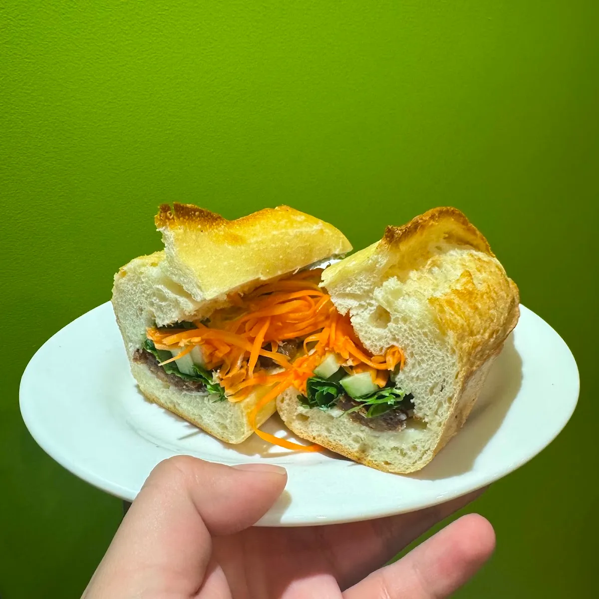 May Hong Banh Mi