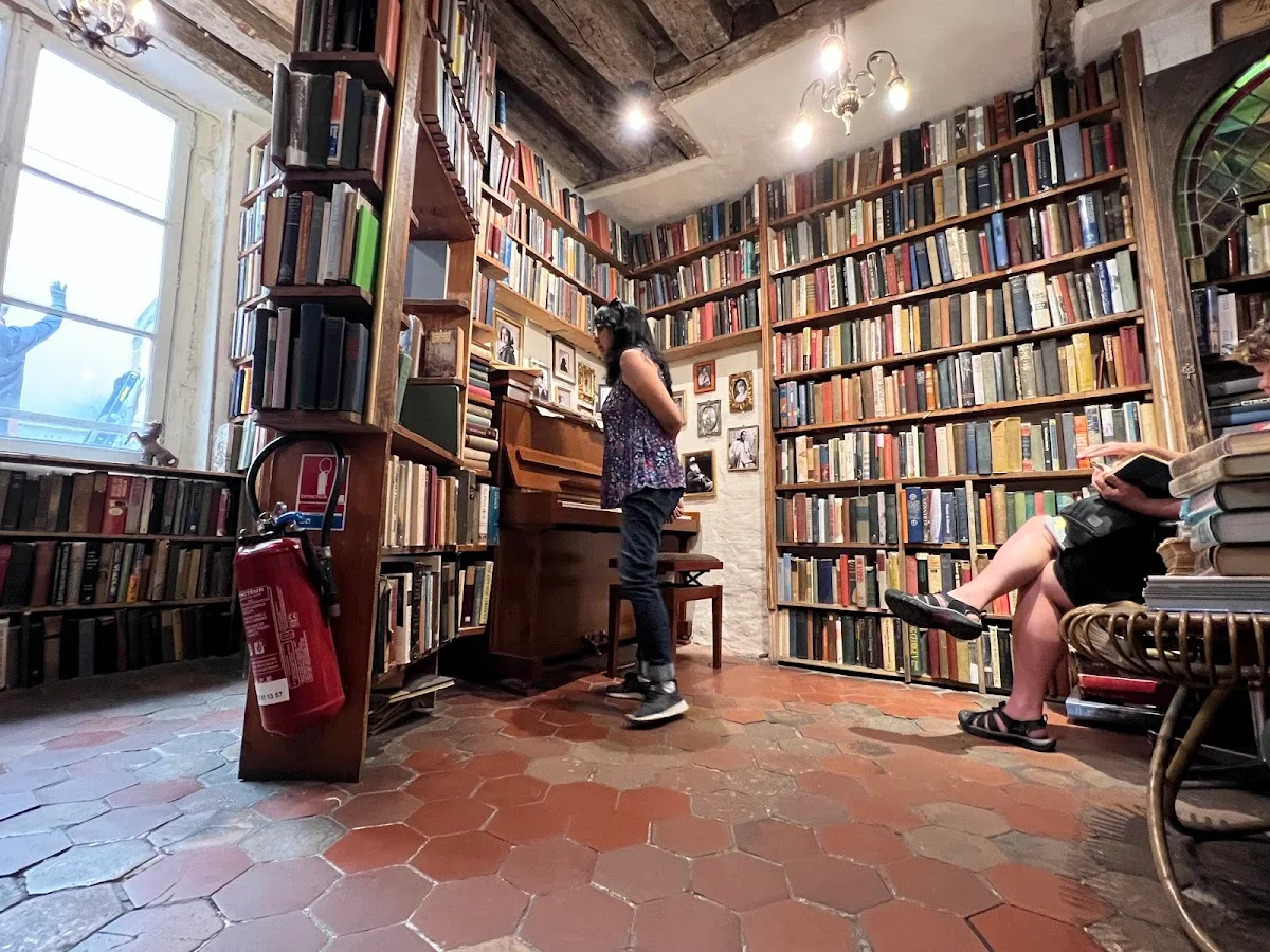 Shakespeare and Company Café
