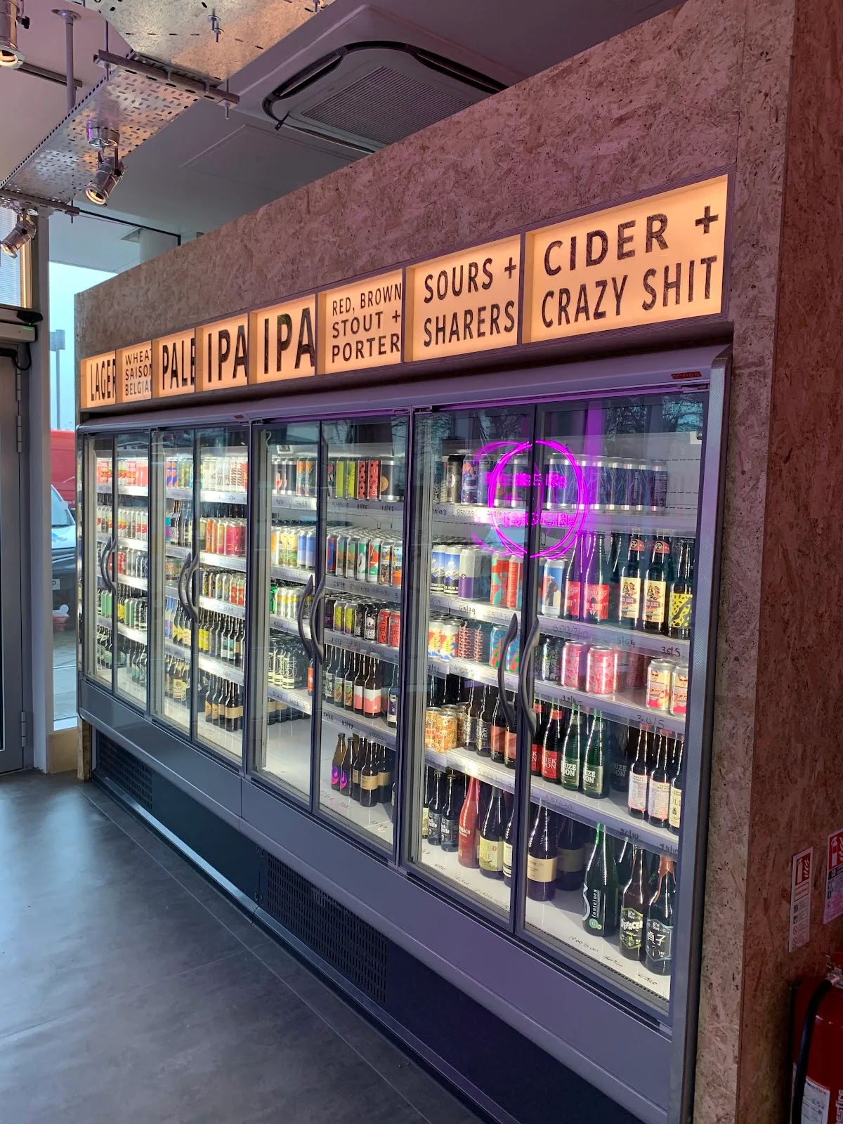 BEER + BURGER STORE
