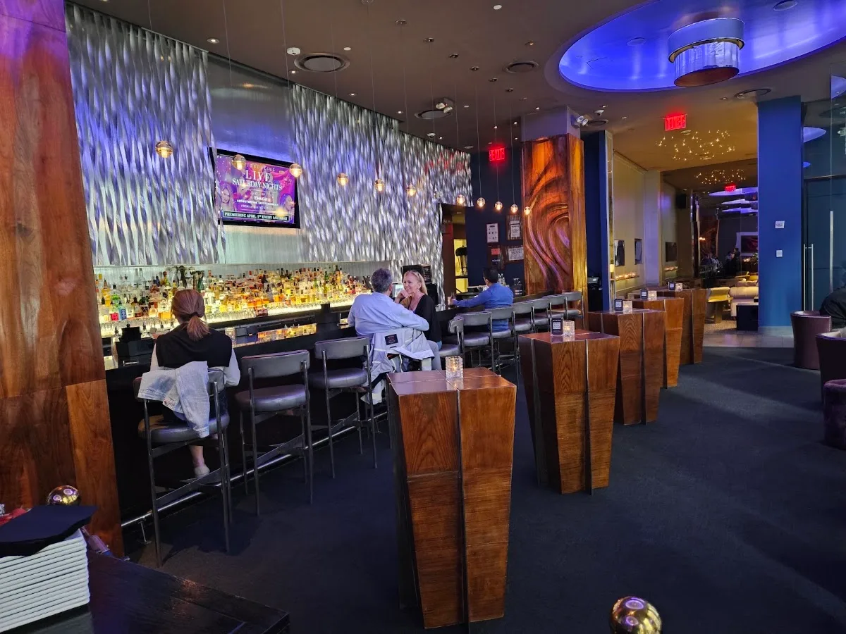 48 Lounge