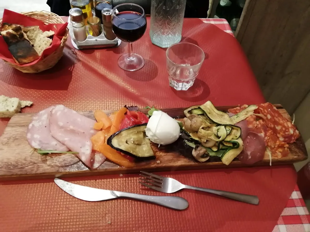 PRIMO RESTAURANT & PIZZERIA