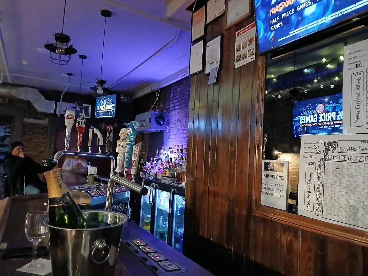 Glenroy Lunch & Tavern Inc