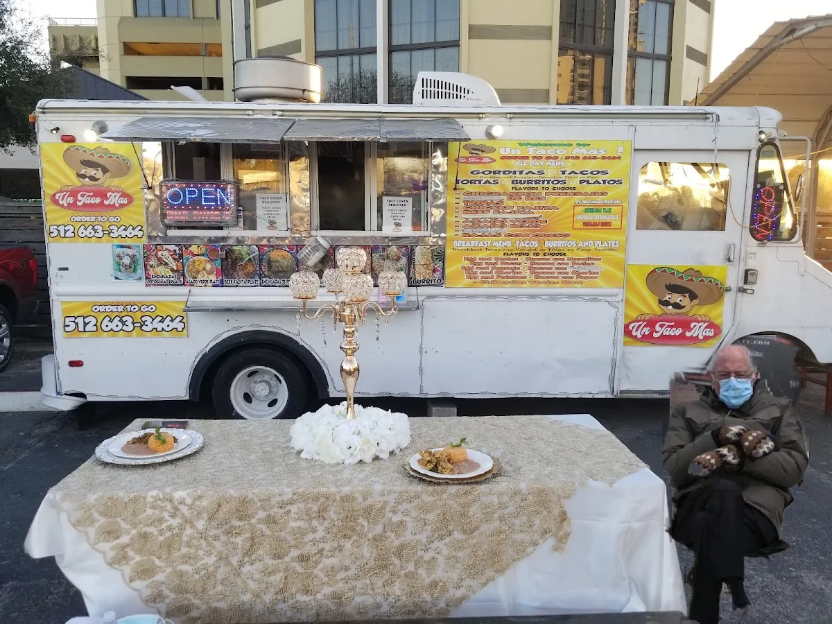 Un taco mas