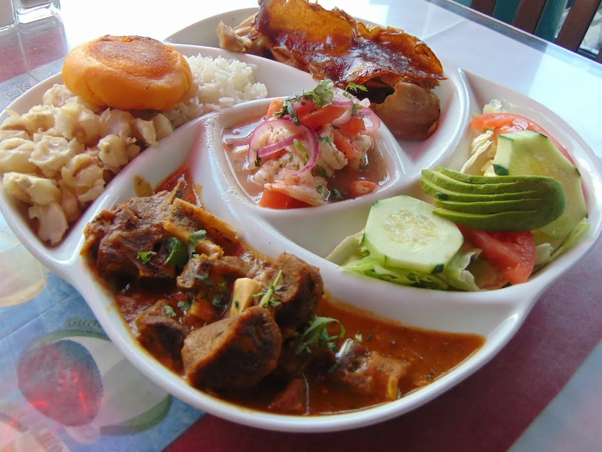 Dinastia Ecuadorian Food 2