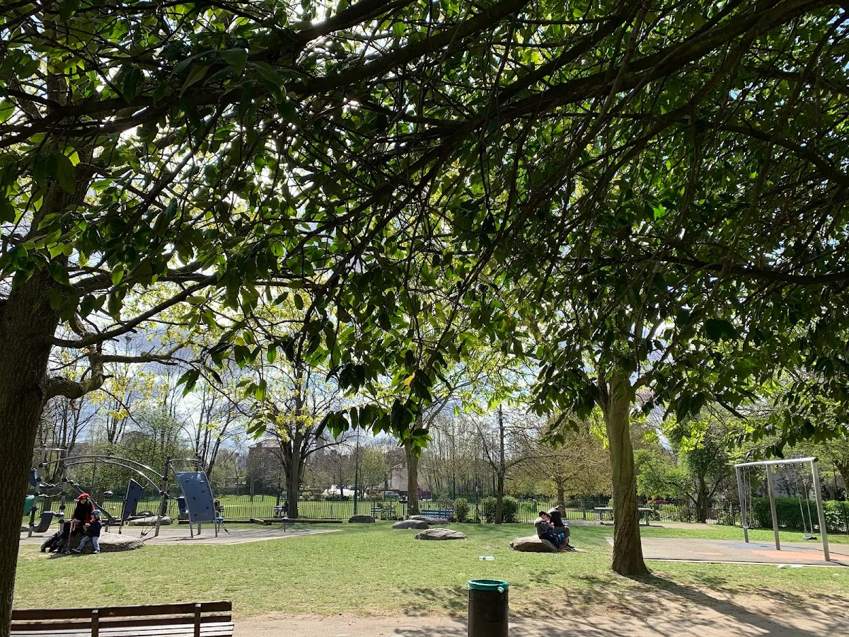 Wray Crescent Open Space & Playground