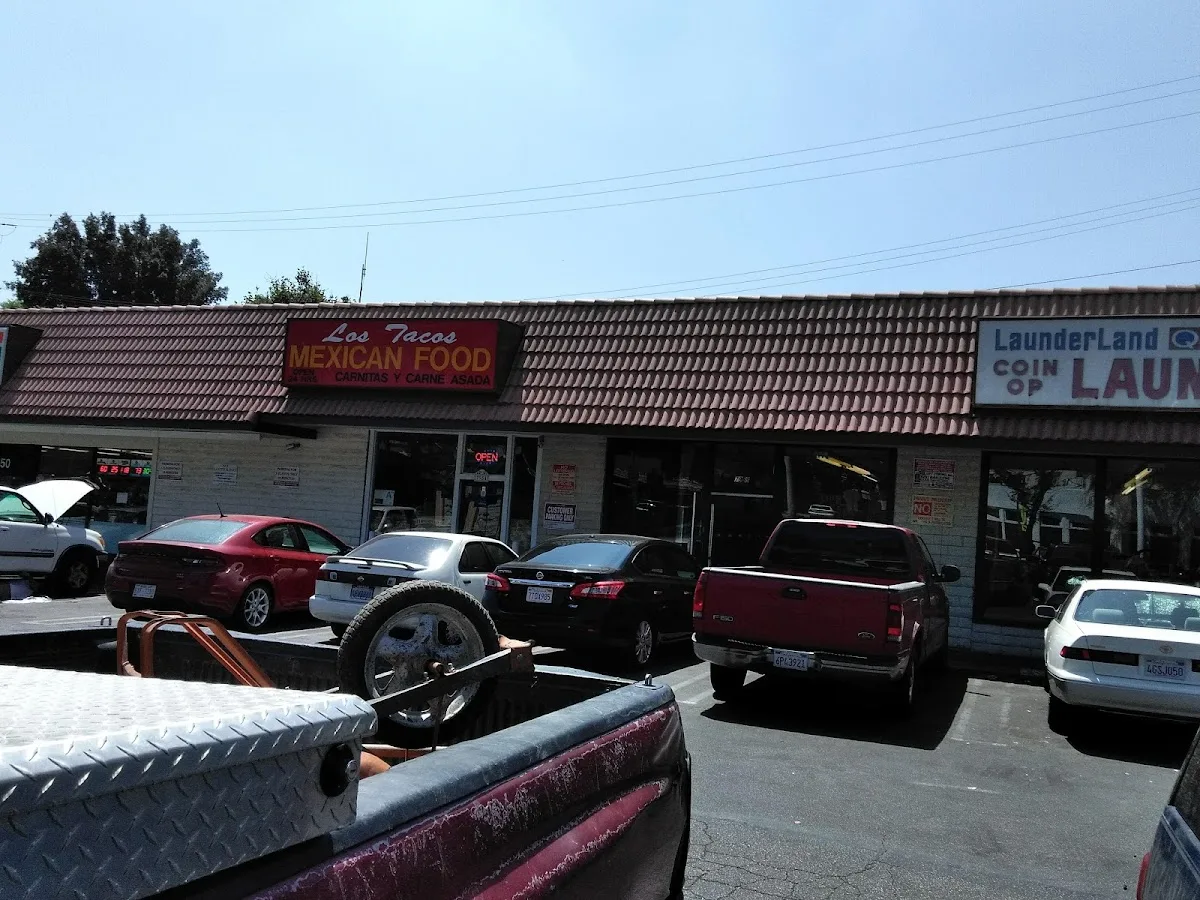 Los Tacos 