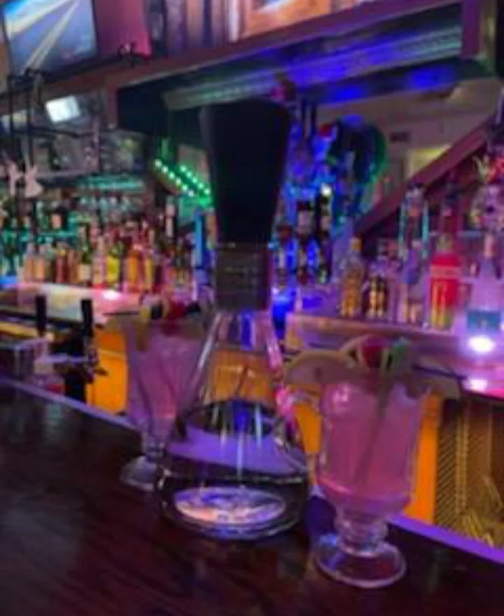 H Q Lounge