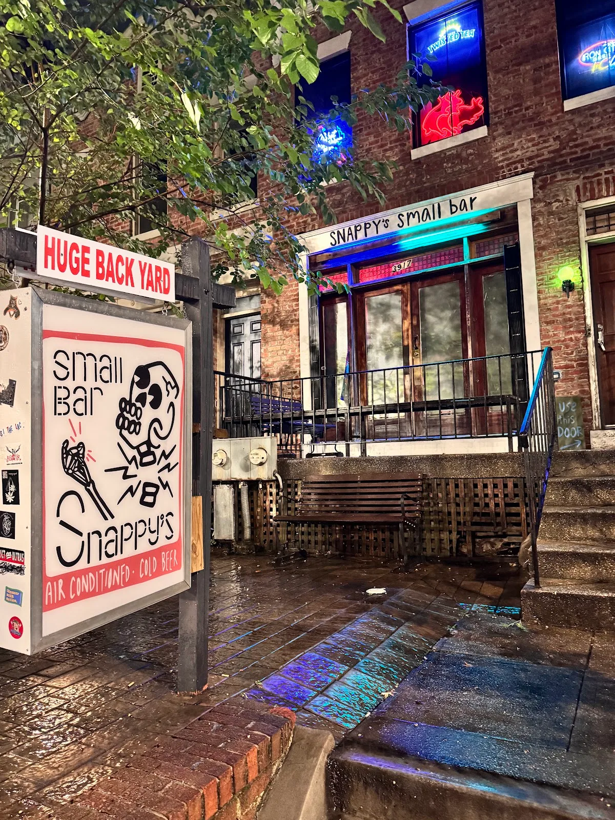 Snappy’s Small Bar
