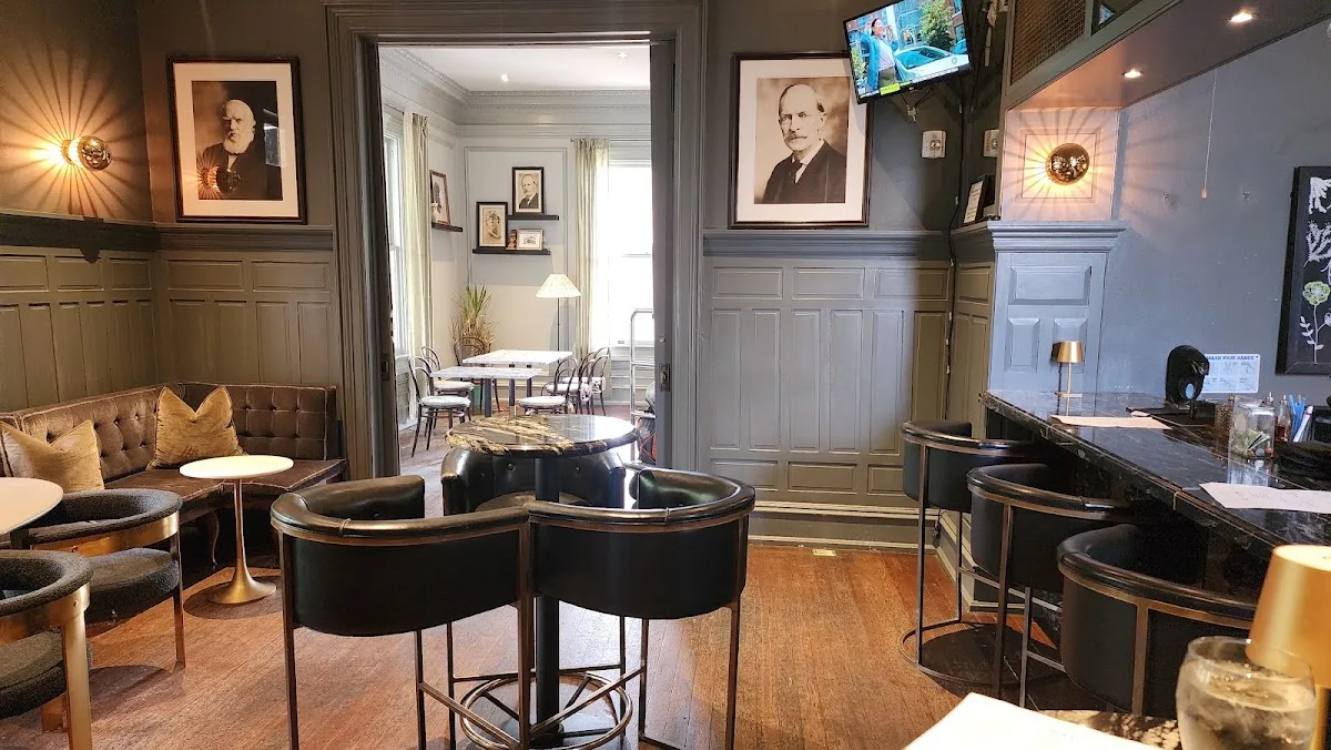 Parlor Bar at Hotel Ella