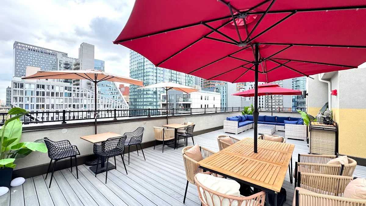 EVEN IHG Sky Lounge and Bar