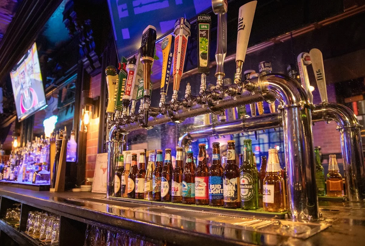 Aura Bar & Lounge