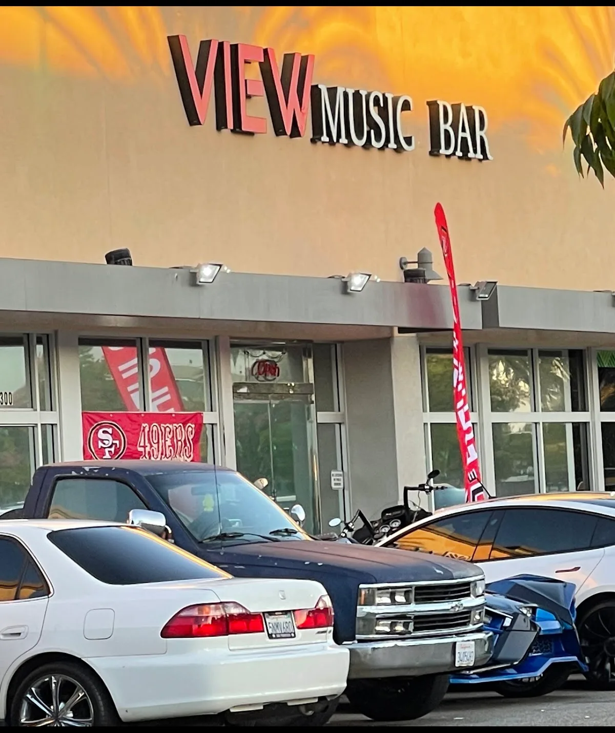 View , Music Bar & Lounge