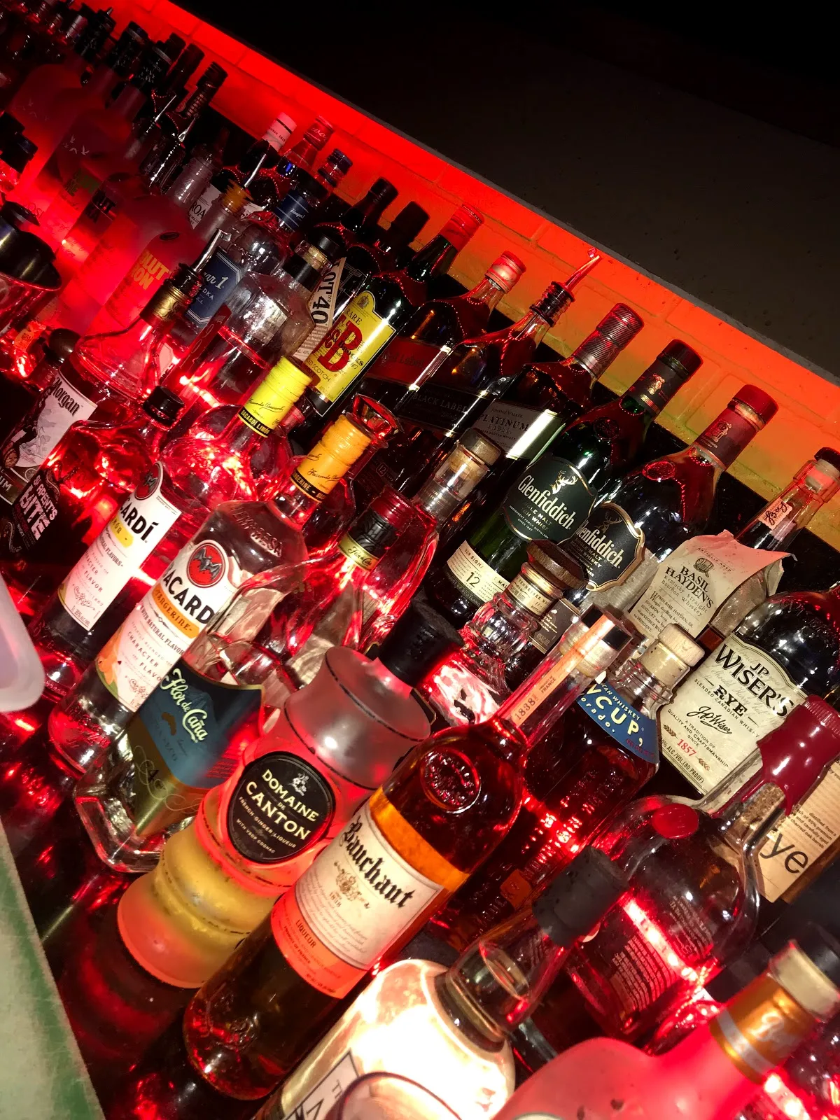 28 WEST SPORTS BAR