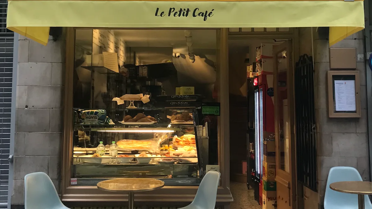 Le Petit Café