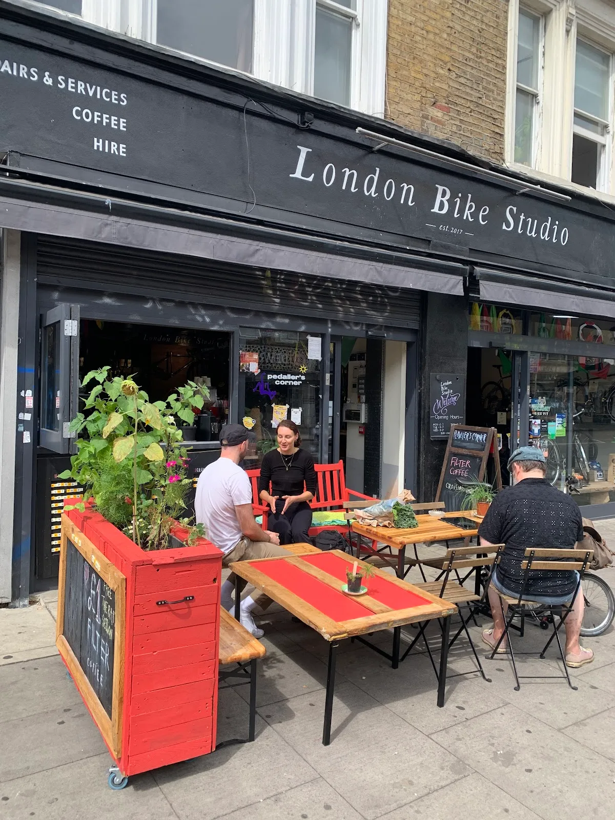 Pedaller's Corner - Cafe & Bar