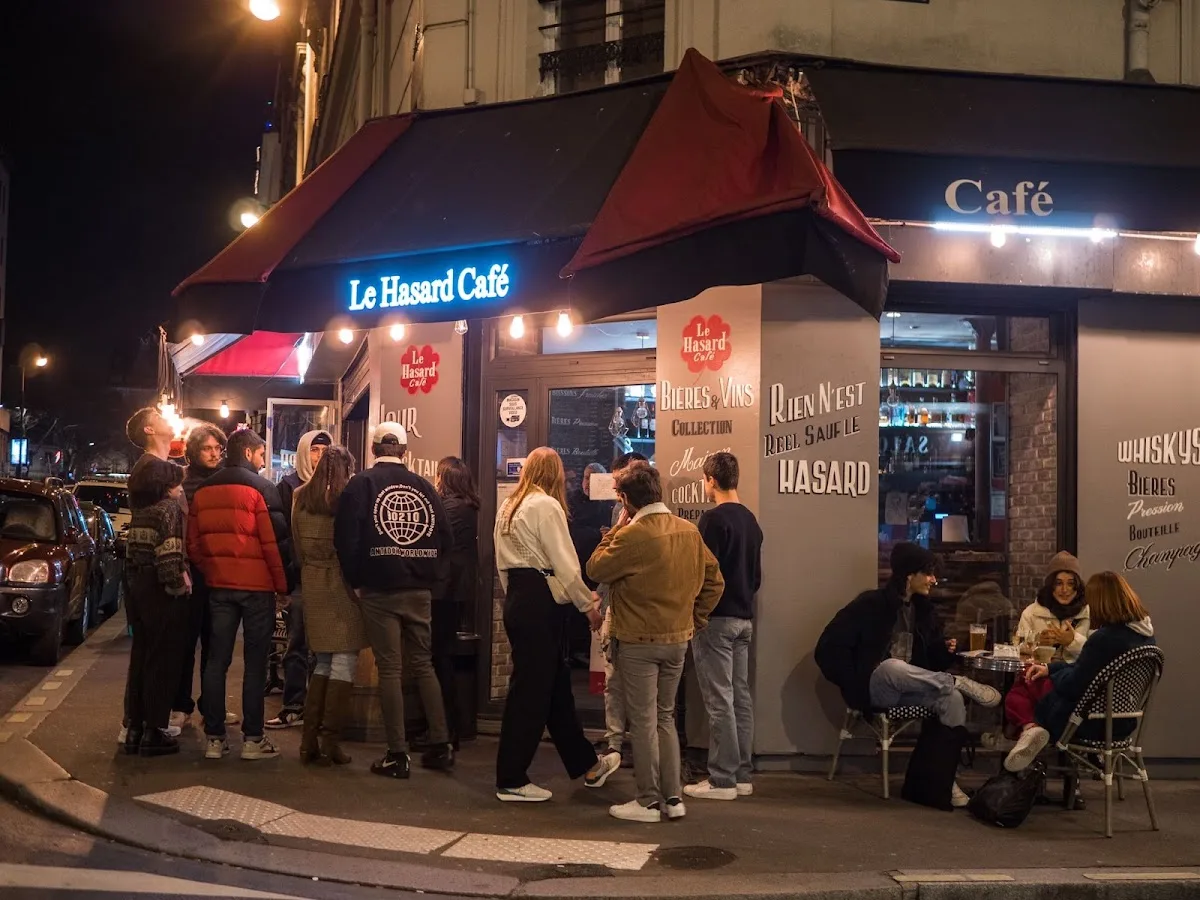 Le Hasard café