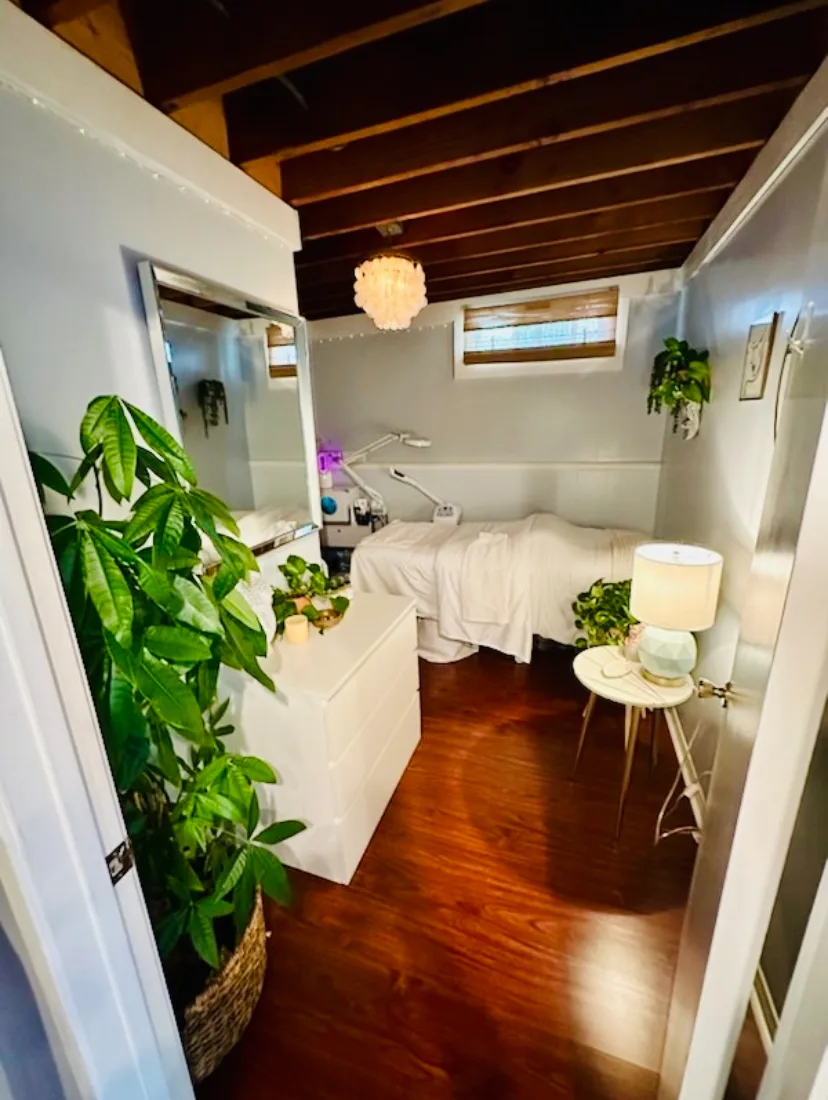 Devon Michelle Skin Studio ✨ Hydrodermabrasion Facial, Acne Treatment, Dermaplaning, Fire & Ice Facial