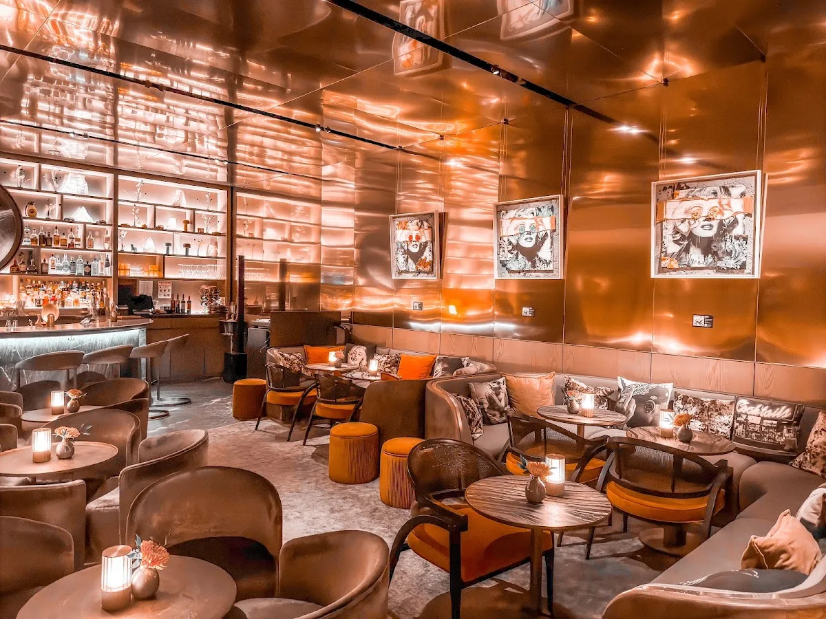 Level 5 Lounge at Peak