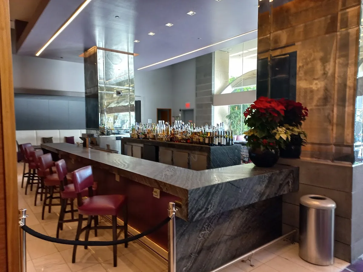 H2 Kitchen & Bar