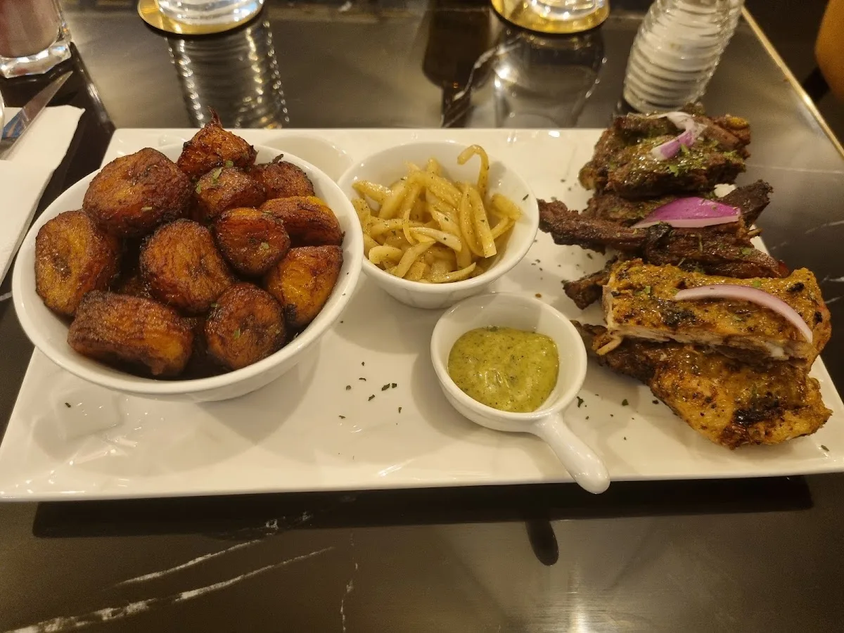 NAAN’S CHICKEN
